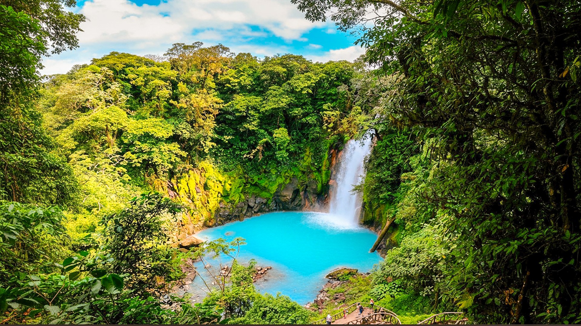 Living in Costa Rica in 2026: Why US & Canadian Buyers Call It the Switzerland of Latin America