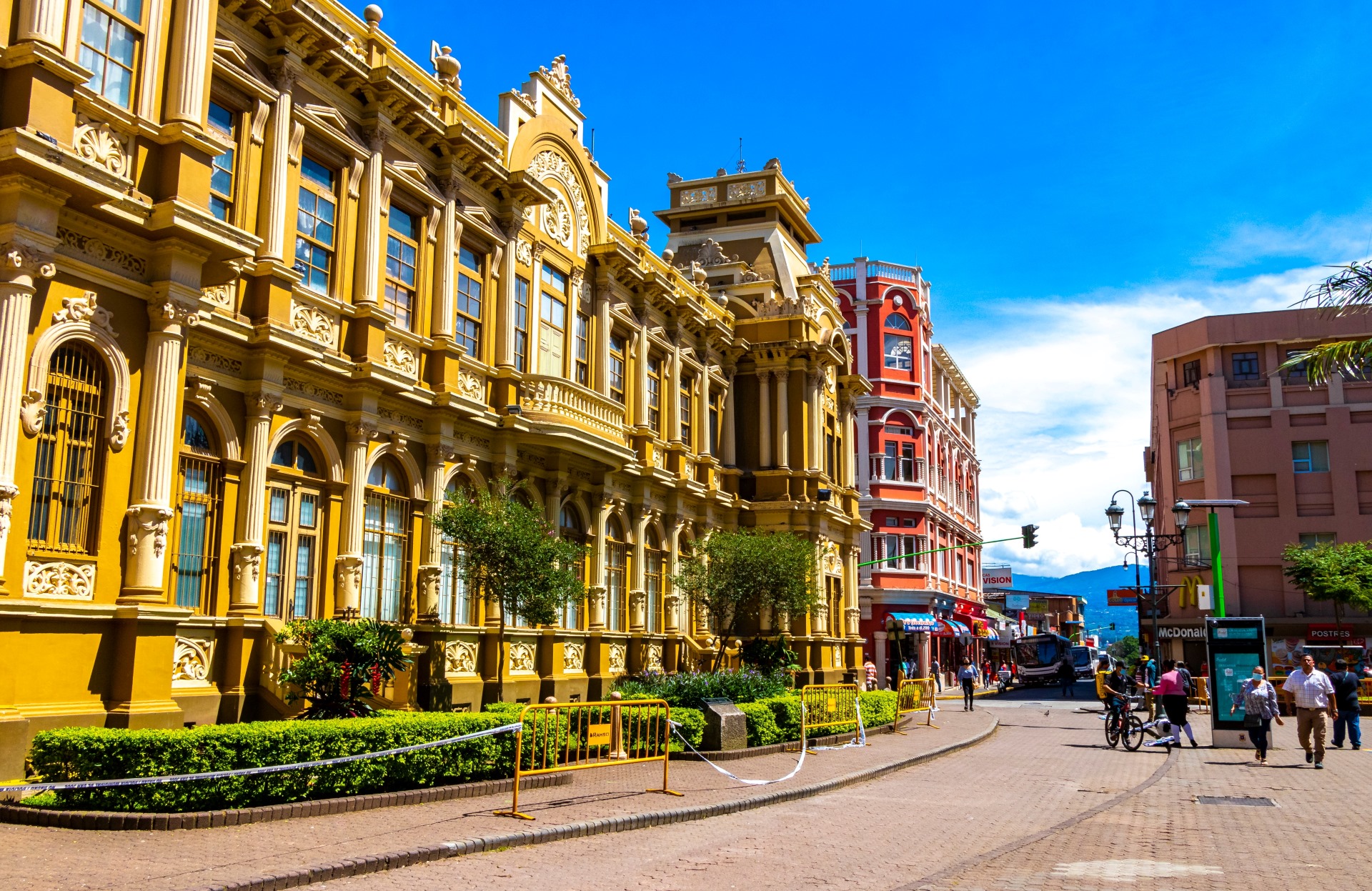 Why More Americans and Canadians Are Relocating to Costa Rica in 2026